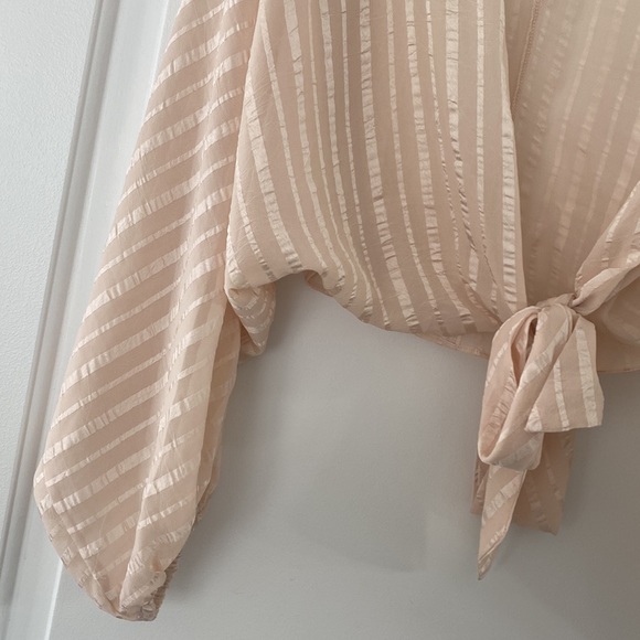 long sleeve crop top with tie in front from vici never worn w matching pants - Picture 3 of 6